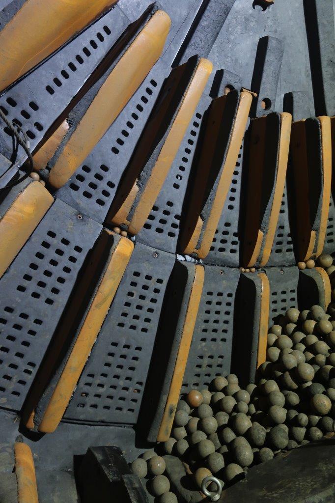 俄罗斯铜矿-7.5x2.8m半自磨机衬板