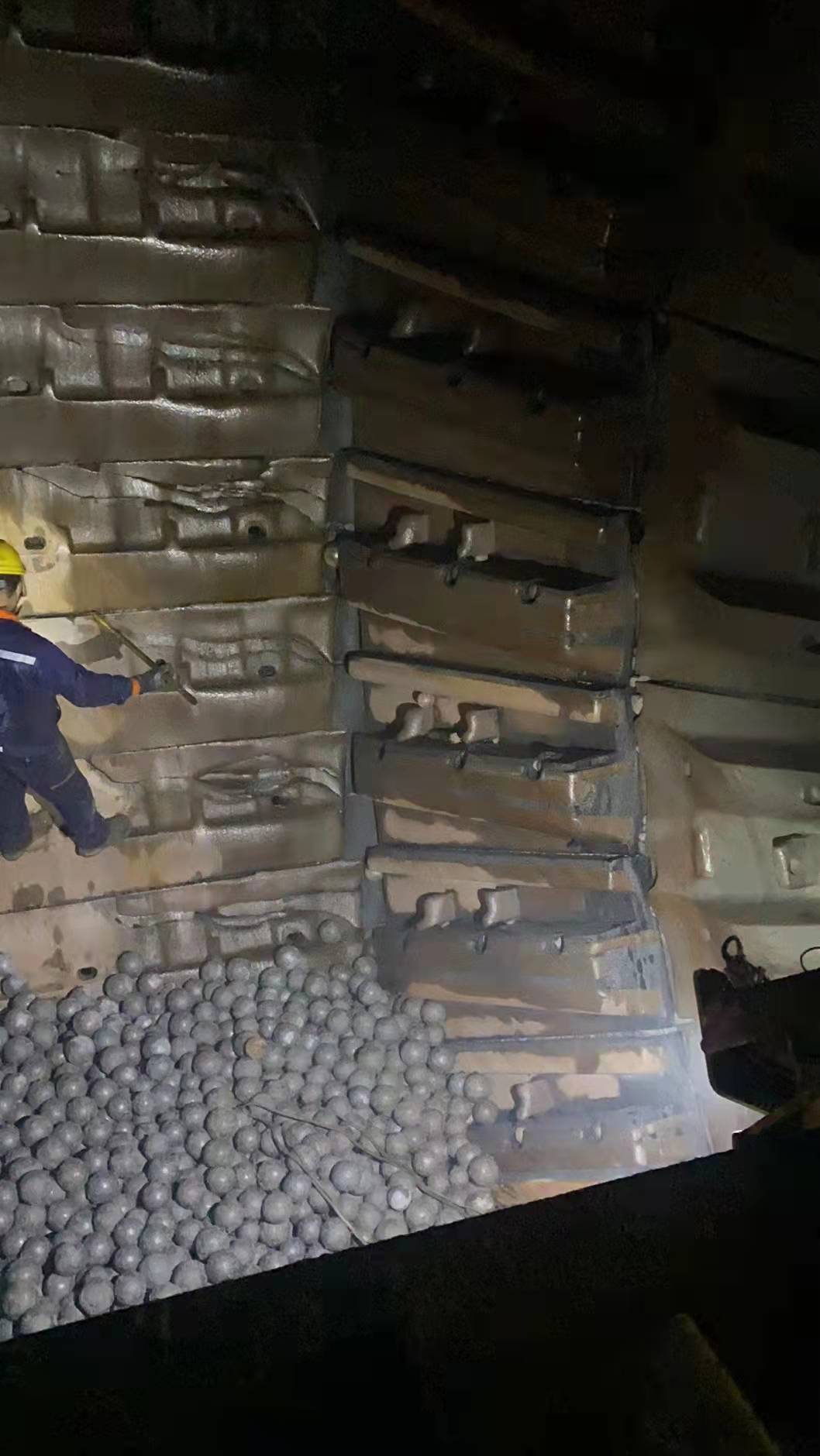 乌山铜矿-11x5.4m半自磨机衬板